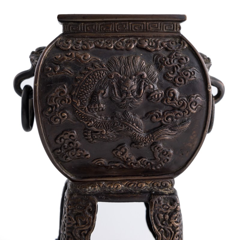 十八世紀 銅人物四足熏爐 | A Chinese bronze four-legged figural censer, 18th century - 图5