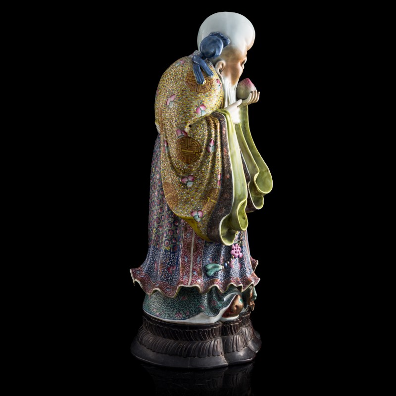 民國 魏洪泰制粉彩瓷塑壽星（附原配硬木座） | A Chinese famille rose Shouxing figure, by Wei Hongtai, Republic period - 图4
