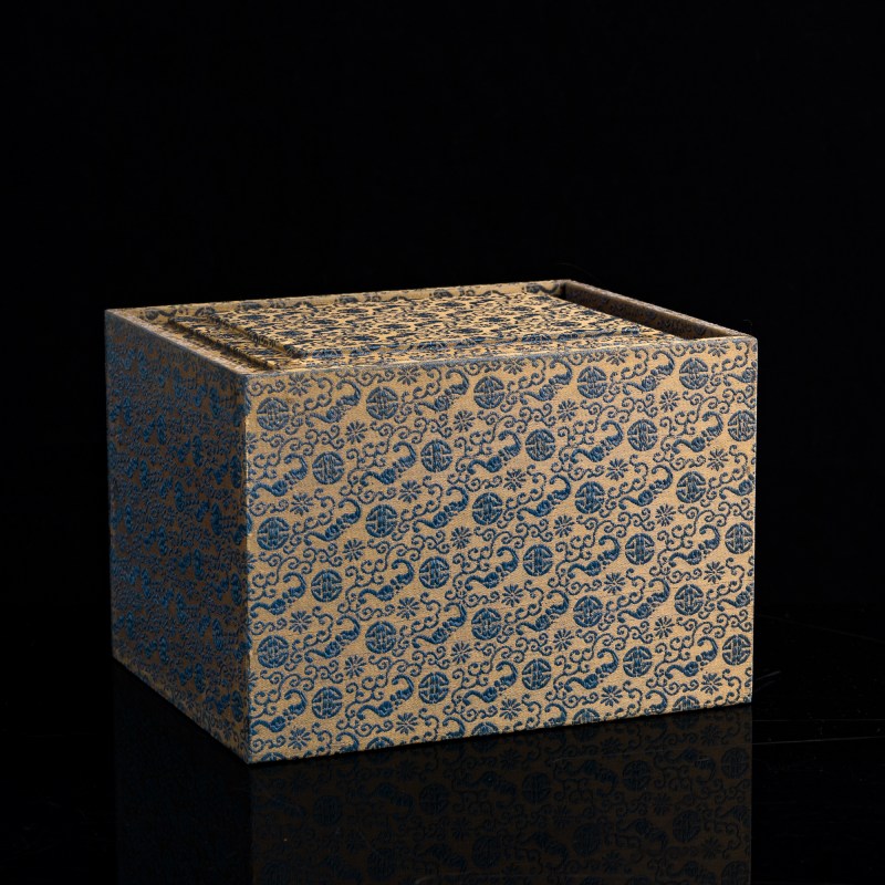 十九世紀 珊瑚紅熏爐（附原配錦盒） | A Chinese coral-red censer, 19th century - 图10