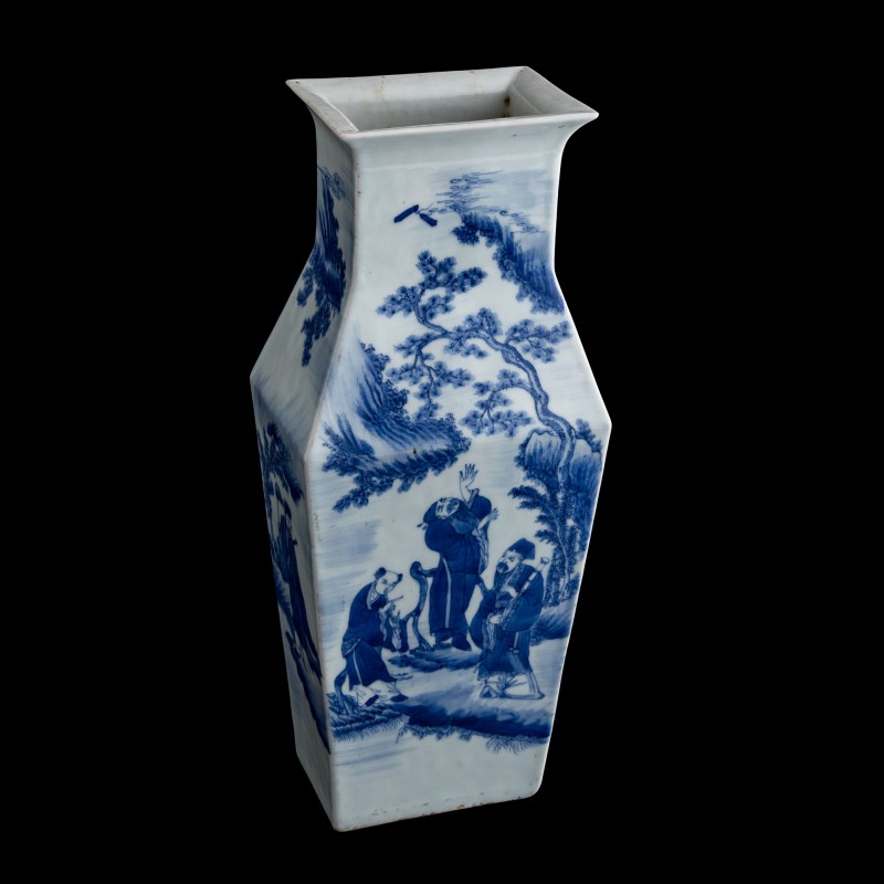 十九世紀早 青花八仙人物方瓶 | A Chinese blue and white 'Eight Immortals' vase, early 19th century - 图6