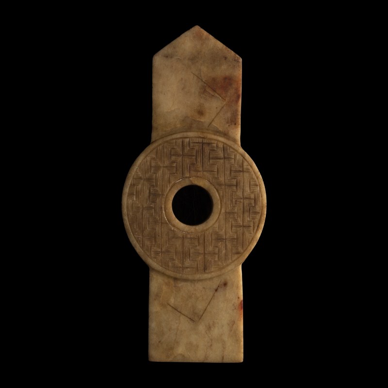 明代 玉螭龍圭壁（附錦盒） | A Chinese jade 'chilong' gui-form bi disc, Ming dynasty - 图1