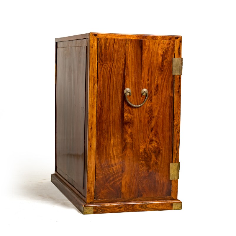 黃花梨癭木面雙門櫃 | A Chinese huanghuali two-door cabinet with burlwood panels - 图7