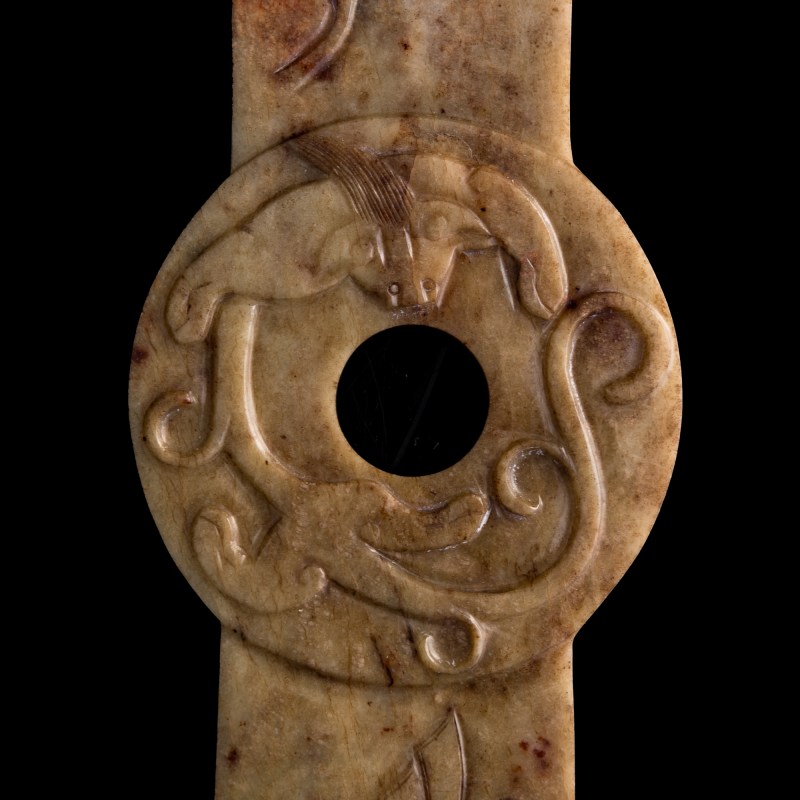 明代 玉螭龍圭壁（附錦盒） | A Chinese jade 'chilong' gui-form bi disc, Ming dynasty - 图8