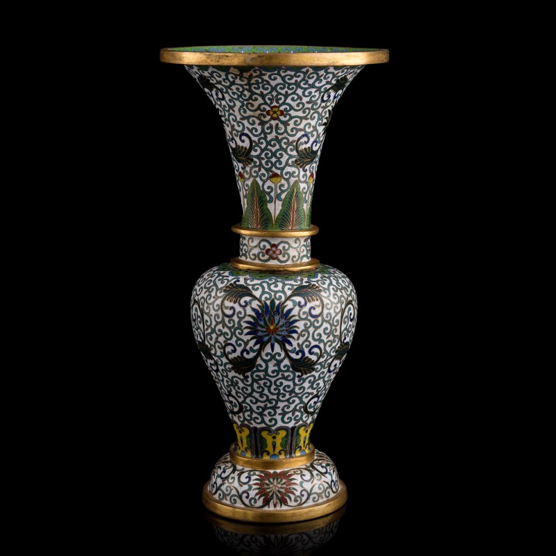 民國 老天利款掐絲珐琅花觚兩件（附錦盒） | Two Chinese cloisonné enamel gu vases, Republic period - 图5