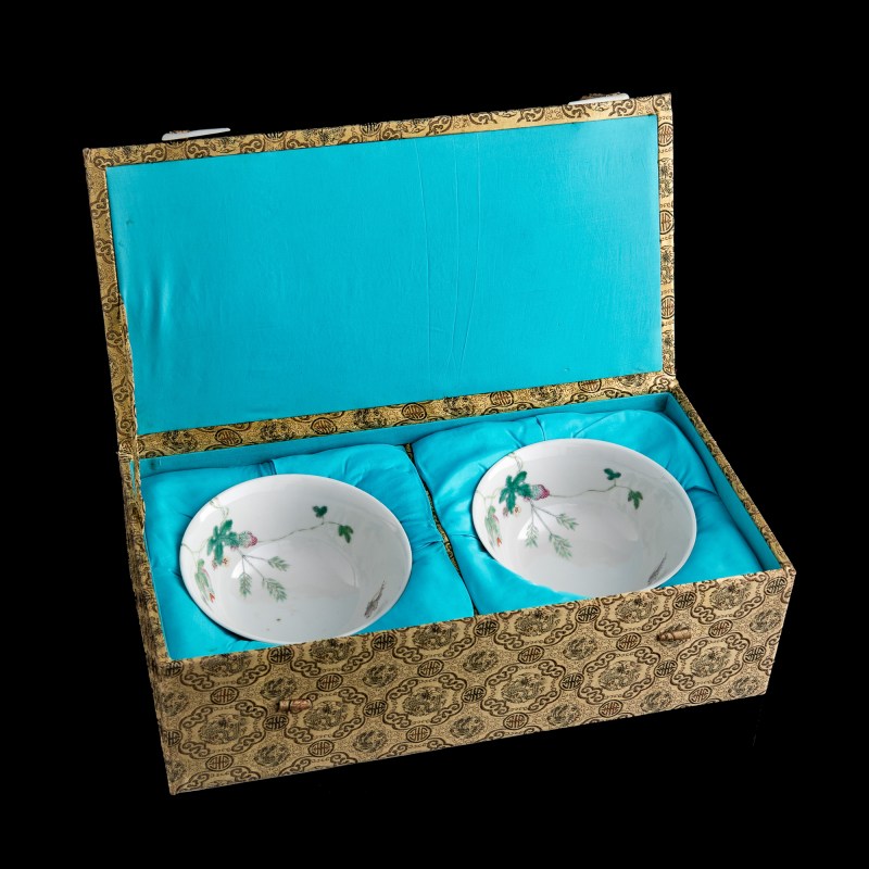 清道光 樂古堂制粉彩癩瓜紋碗一對（附錦盒） | A pair of Chinese famille rose 'melon' bowls, Daoguang period, Qing dynasty - 图8