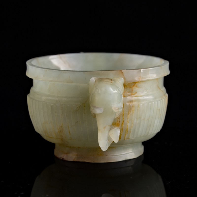 十八世紀 白玉象耳爐 | A Chinese white jade censer with elephant handles, 18th century - 图2