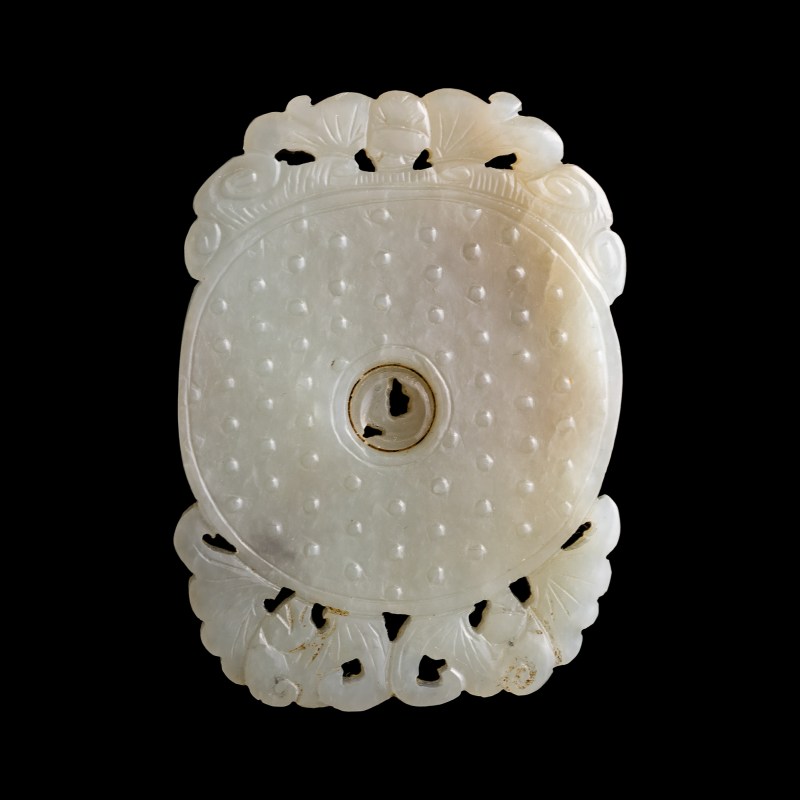 十九世紀 白玉留皮雕螭龍佩 | A Chinese white jade russet-skin 'chilong' pendant, 19th century - 图4