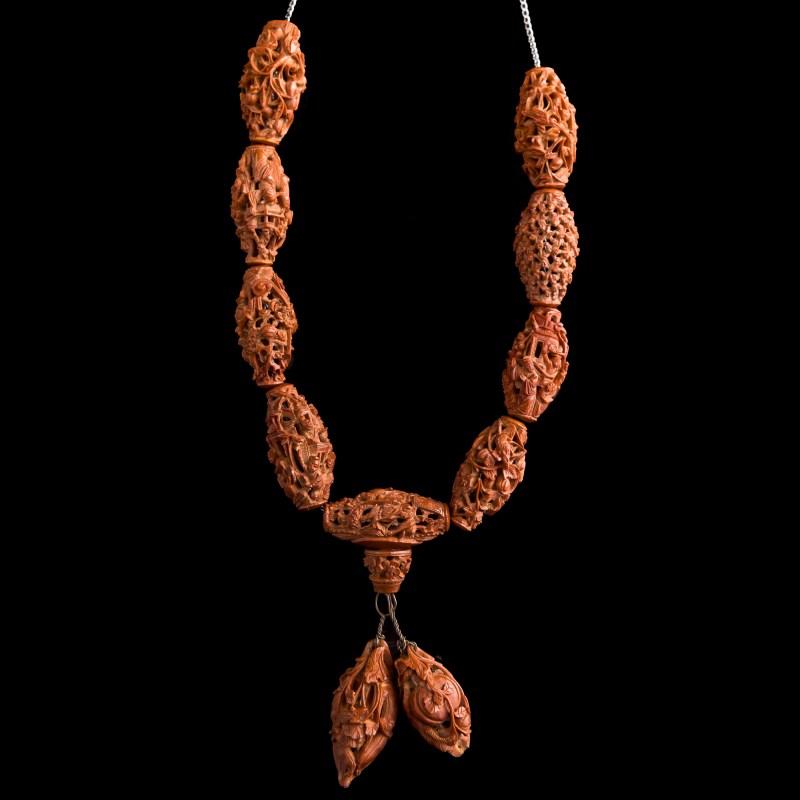 十九世紀 核雕項煉 | A Chinese carved pit necklace, 19th century - 图2