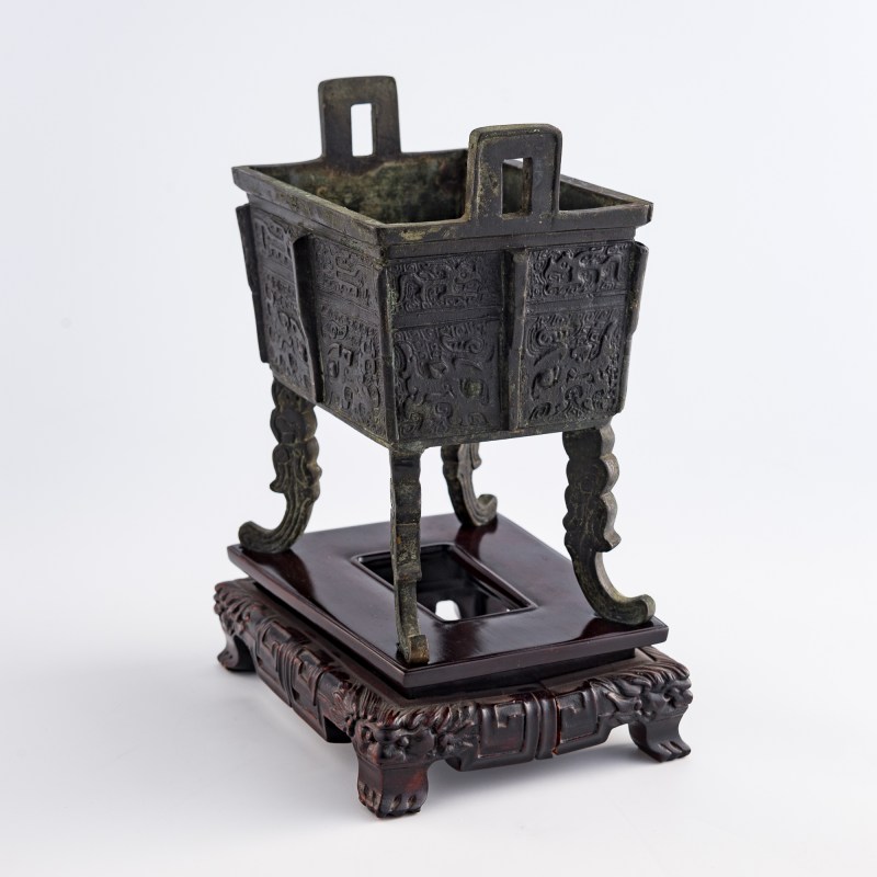 明代 銅方鼎（附硬木座） | A Chinese bronze square ding, Ming dynasty - 图4