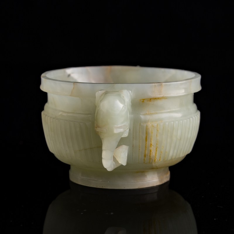 十八世紀 白玉象耳爐 | A Chinese white jade censer with elephant handles, 18th century - 图3