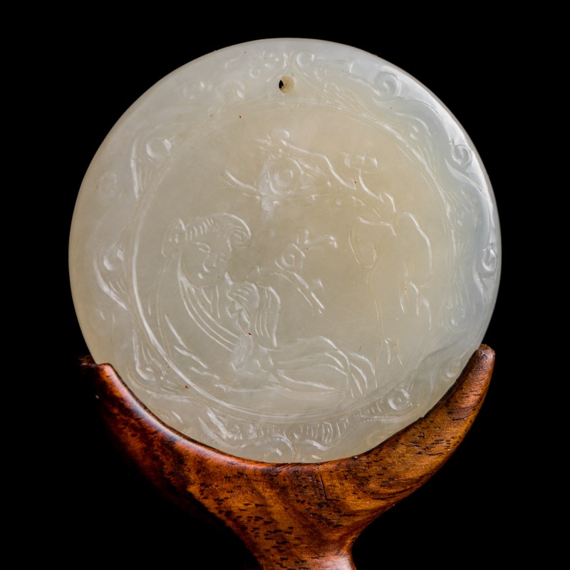 十八世紀 白玉仕女圖詩文圓牌（附木座） | A Chinese white jade 'court lady' and 'inscription' plaque, 18th century - 图5