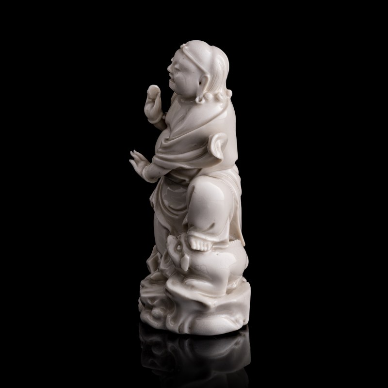 十七世紀 何朝春款德化劉海戲金蟬 | A Chinese Dehua figure of Liu Hai, 17th century - 图2