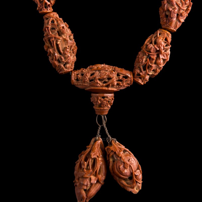十九世紀 核雕項煉 | A Chinese carved pit necklace, 19th century - 图3