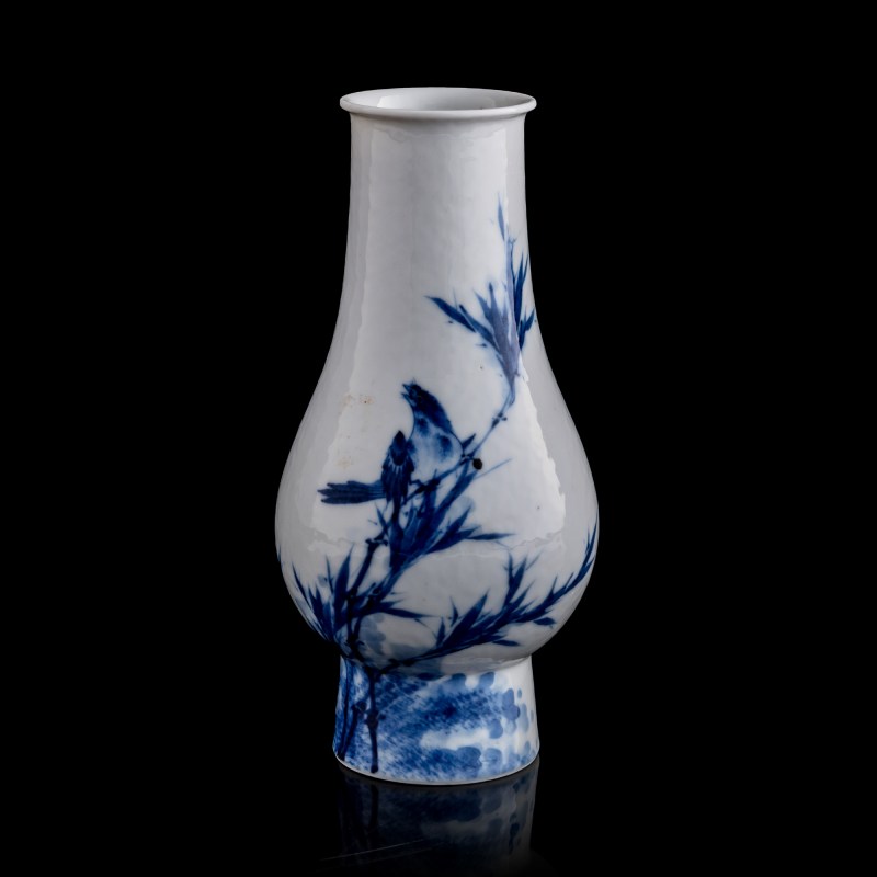 民國 王步風格青花花鳥瓶 | A Chinese 'Wang Bu'-style blue and white vase, Republic period