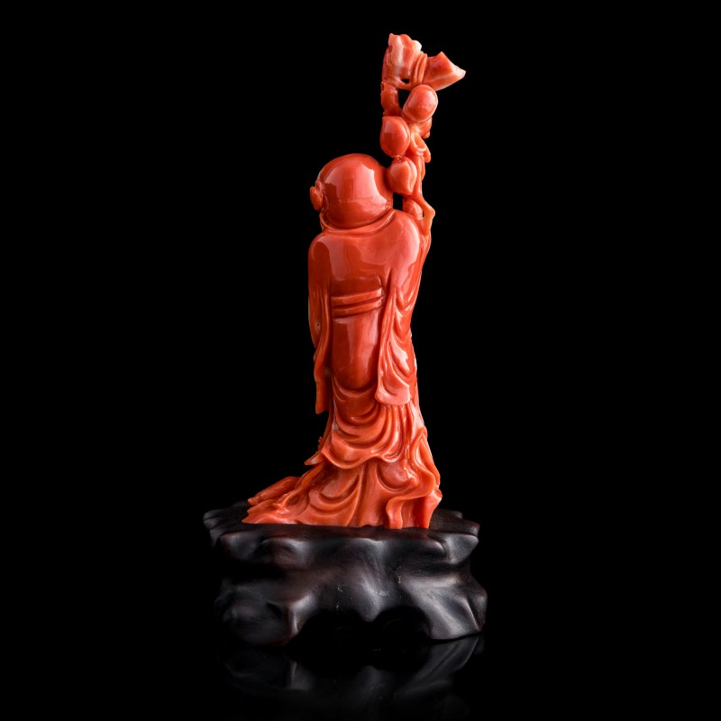 十九世紀 珊瑚雕壽星（附硬木座） | A Chinese carved coral figure of Shouxing, 19th century - 图3