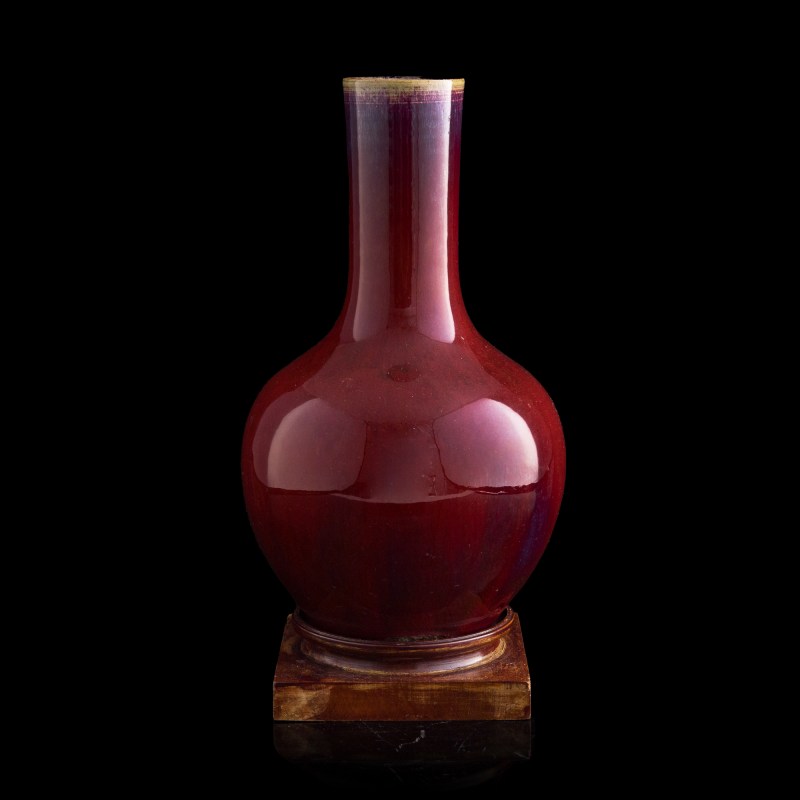 十九世紀早 窑變釉天球瓶（附硬木座） | A Chinese flambe-glazed tianqiuping vase, early 19th century - 图3