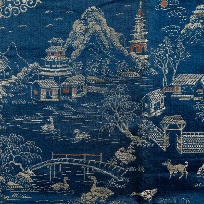 十九世紀 藏青地織錦山水樓閣桌面 | A Chinese dark blue brocade landscape table cover, 19th century - 图5