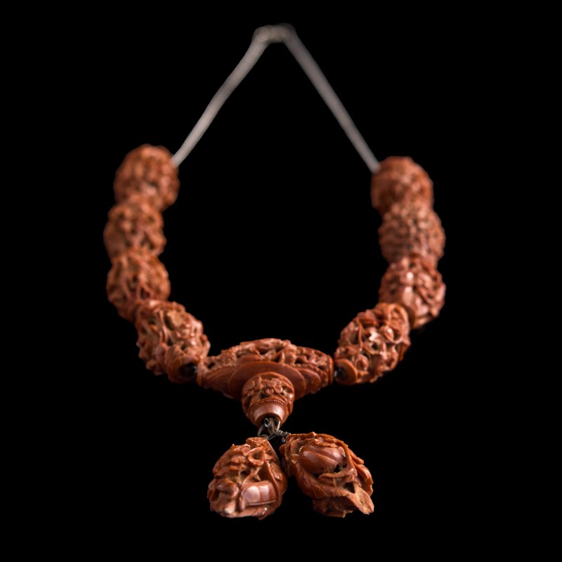 十九世紀 核雕項煉 | A Chinese carved pit necklace, 19th century - 图4