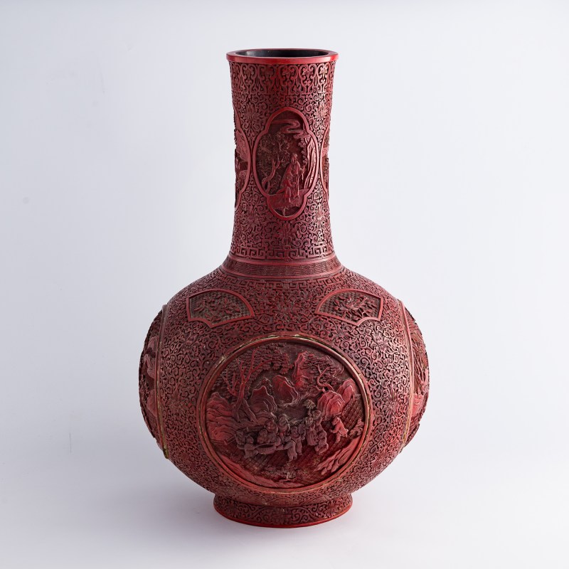 十九世紀早 剔紅嬰戲圖天球瓶 | A Chinese cinnabar 'children playing' tianqiu vase, early 19th century - 图2