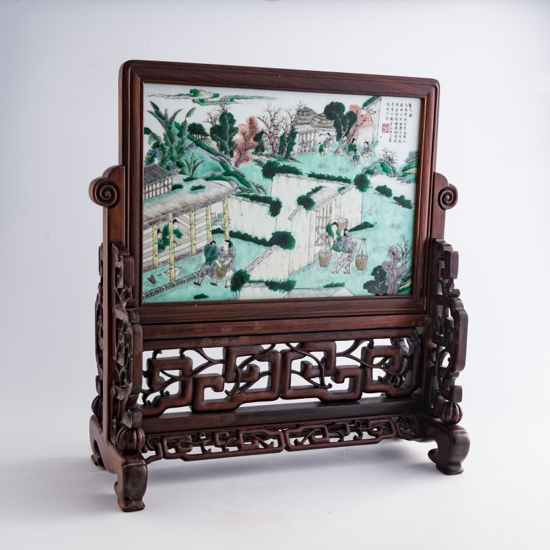 清代 五彩耕織圖瓷板插屏 | A Chinese wucai 'Farming and Weaving' porcelain plaque table screen, Qing dynasty - 图1