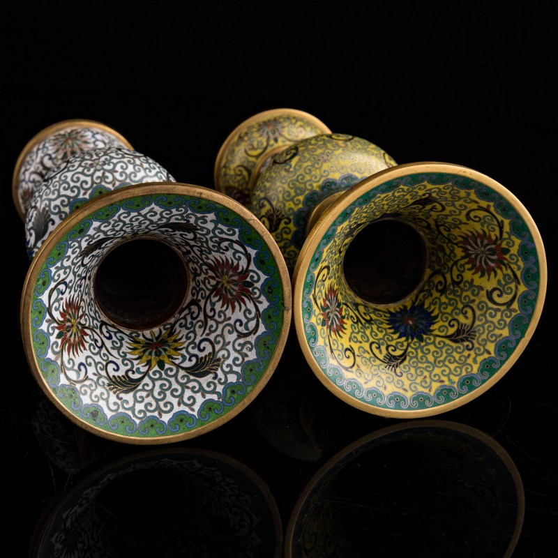 民國 老天利款掐絲珐琅花觚兩件（附錦盒） | Two Chinese cloisonné enamel gu vases, Republic period - 图8