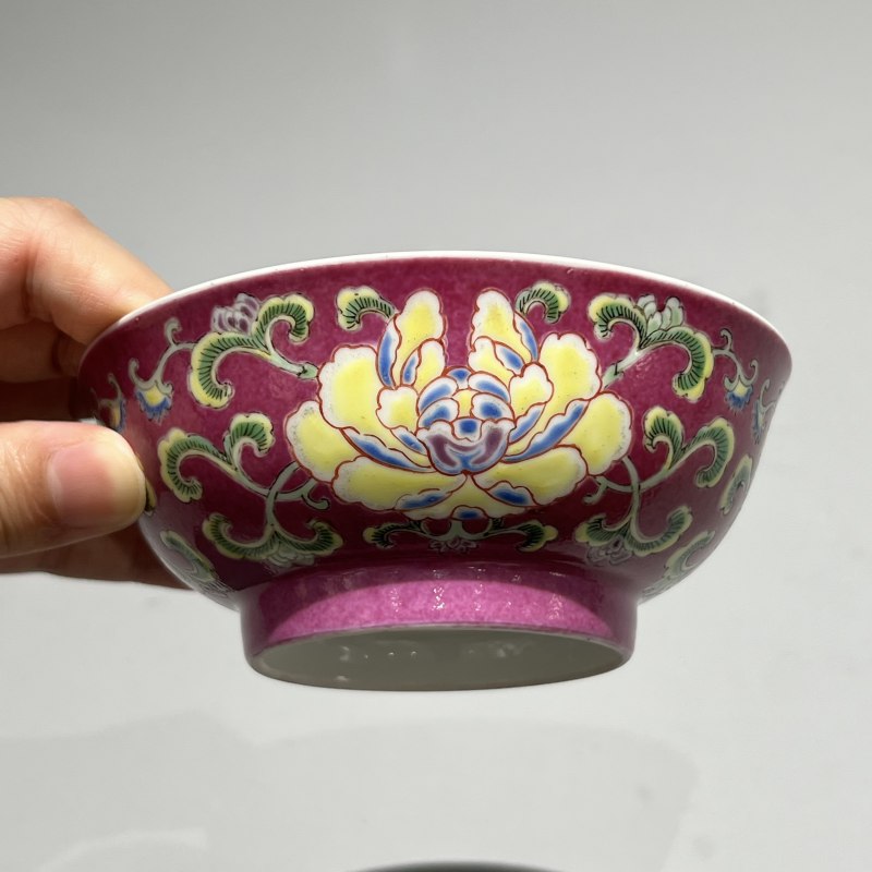 清雍正 胭脂紫地洋彩花卉纹小碗 - 图6