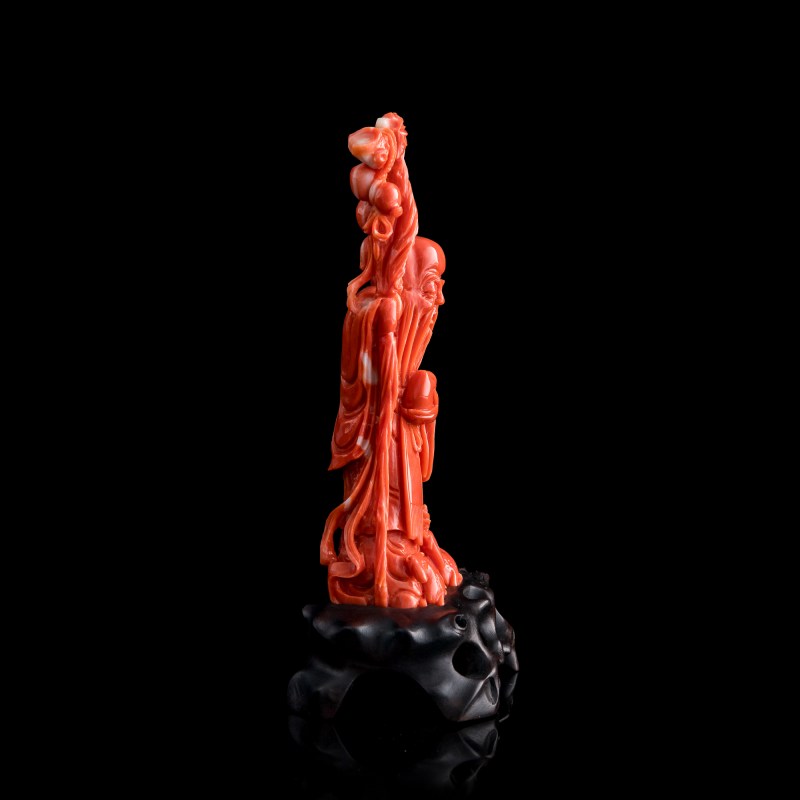 十九世紀 珊瑚雕壽星（附硬木座） | A Chinese carved coral figure of Shouxing, 19th century - 图4