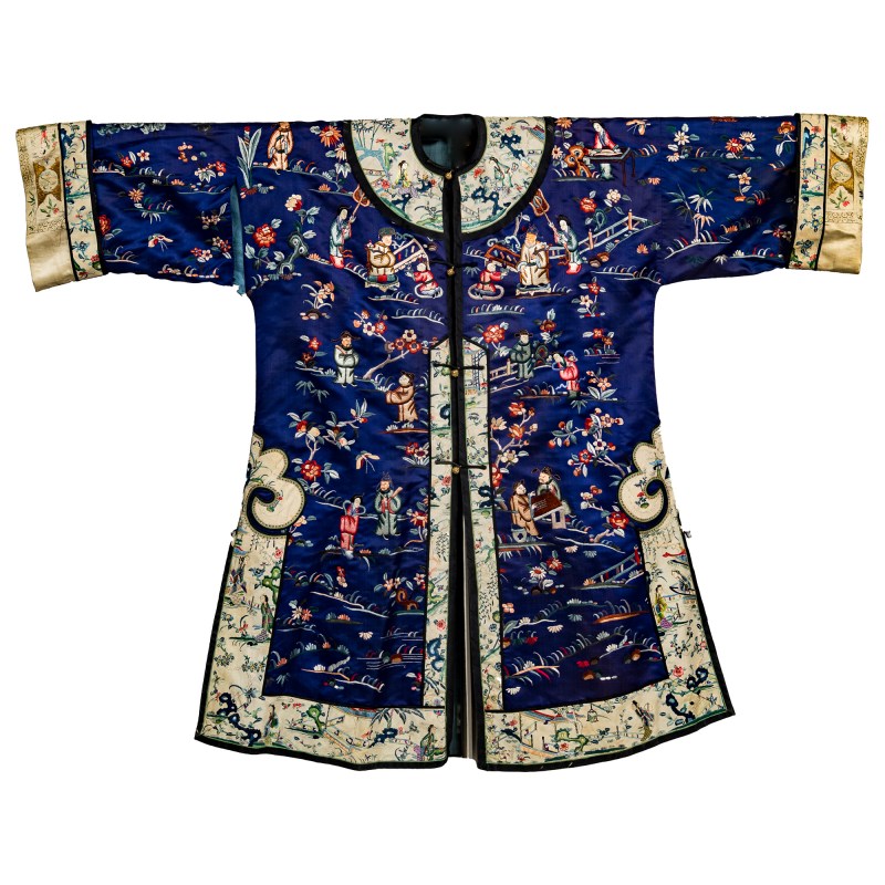 十九世紀 藍地刺綉人物女褂 | A Chinese blue-ground embroidered figural woman's jacket, 19th century