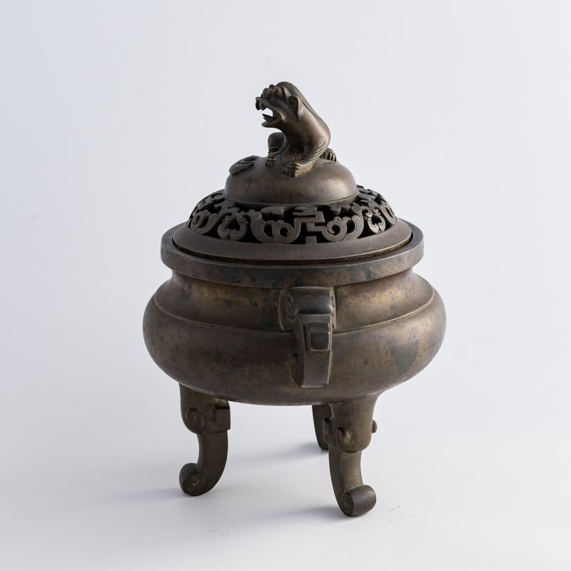 十八世紀 玉堂清玩款銅獅鈕熏爐 | A Chinese bronze lion-finial covered censer, 18th century - 图2