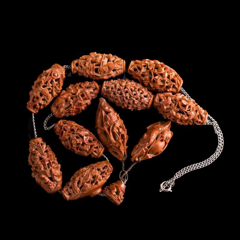 十九世紀 核雕項煉 | A Chinese carved pit necklace, 19th century - 图5