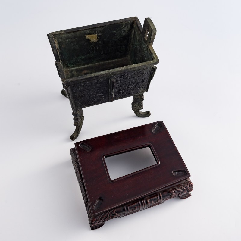 明代 銅方鼎（附硬木座） | A Chinese bronze square ding, Ming dynasty - 图6