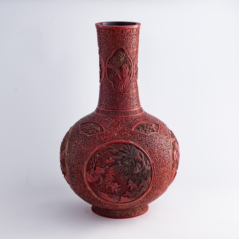 十九世紀早 剔紅嬰戲圖天球瓶 | A Chinese cinnabar 'children playing' tianqiu vase, early 19th century - 图3