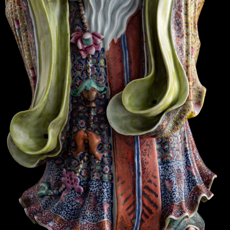 民國 魏洪泰制粉彩瓷塑壽星（附原配硬木座） | A Chinese famille rose Shouxing figure, by Wei Hongtai, Republic period - 图7