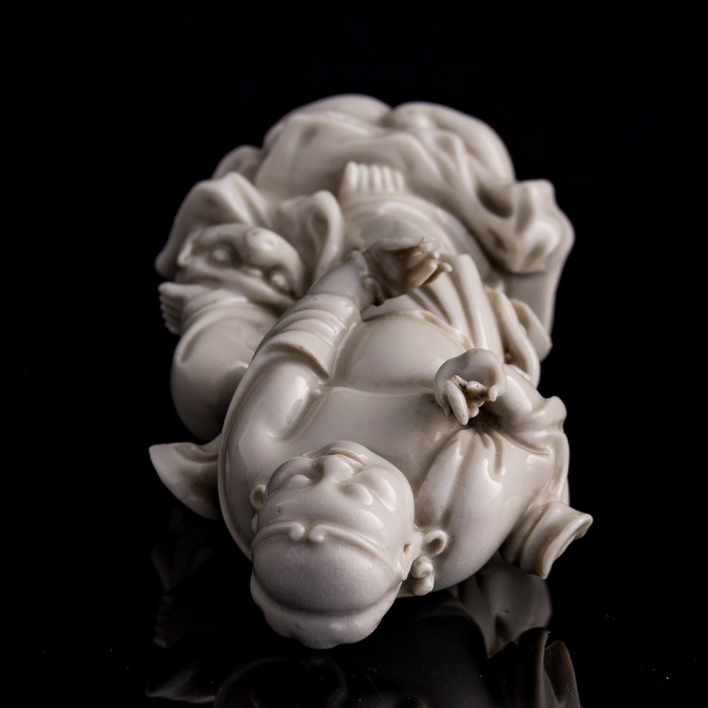 十七世紀 何朝春款德化劉海戲金蟬 | A Chinese Dehua figure of Liu Hai, 17th century - 图6