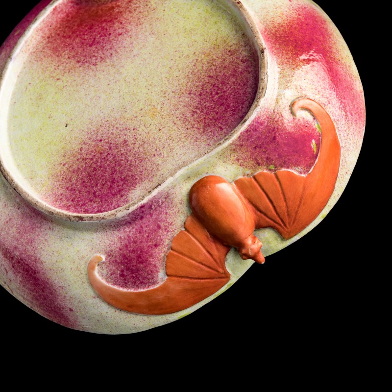 十九世紀 粉彩桃形洗一對（附木座) | A pair of Chinese famille rose peach-form washers, 19th century - 图9