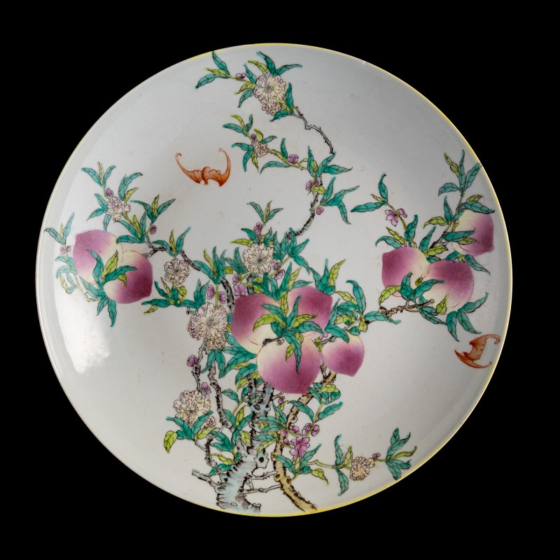 十九世紀 粉彩九桃盤 | A Chinese famille rose 'Nine Peaches' charger, 19th century - 图1