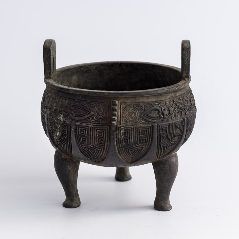 明代 銅三足圓鼎 | A Chinese bronze tripod round ding, Ming dynasty - 图3