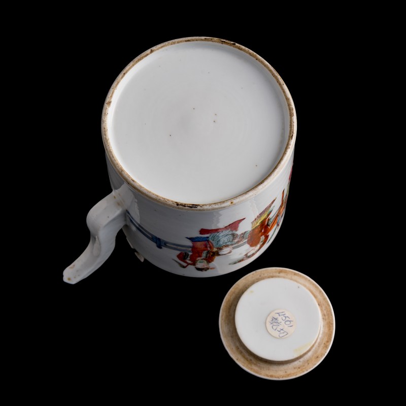 清道光 粉彩人物壺 | A Chinese famille rose 'figural' teapot, Daoguang period, Qing dynasty - 图7