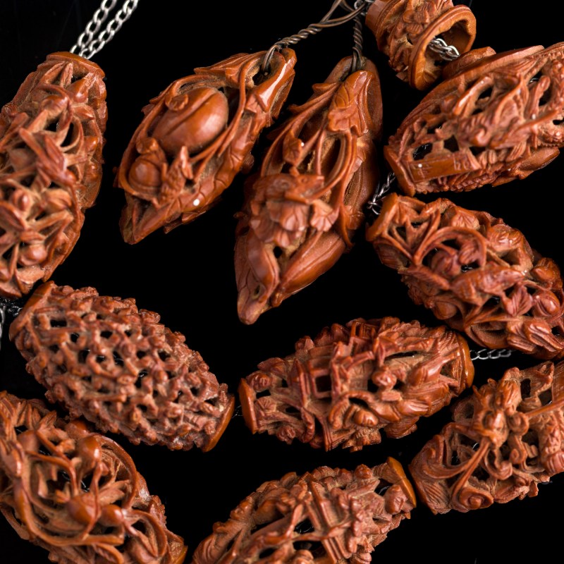 十九世紀 核雕項煉 | A Chinese carved pit necklace, 19th century - 图7