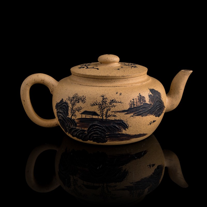 清代 阿曼陀室、彭年款段泥加彩山水壺 | A Chinese enameled Duanni 'landscape' teapot, Qing dynasty