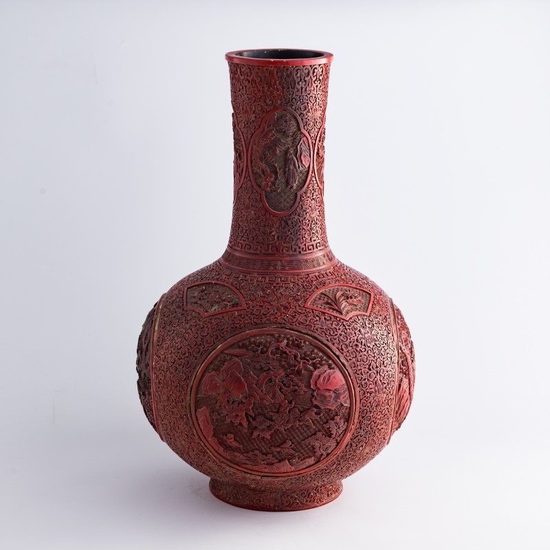 十九世紀早 剔紅嬰戲圖天球瓶 | A Chinese cinnabar 'children playing' tianqiu vase, early 19th century - 图4