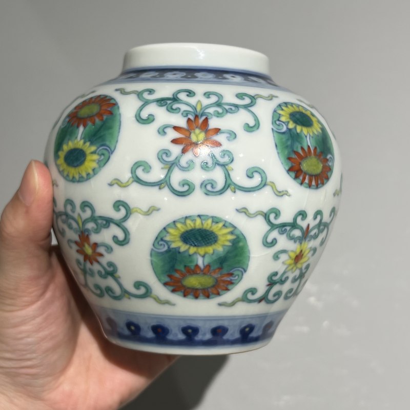 清乾隆 斗彩团花纹小罐 - 图7