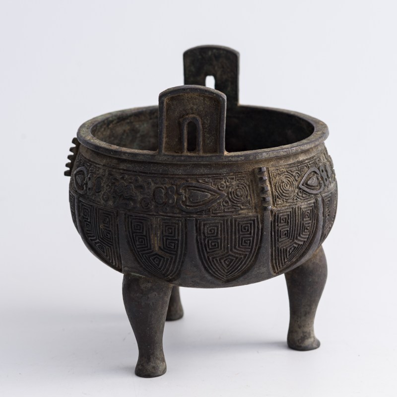 明代 銅三足圓鼎 | A Chinese bronze tripod round ding, Ming dynasty - 图4
