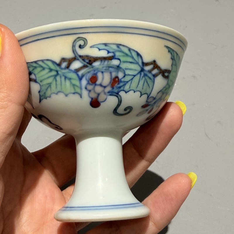 明成化 斗彩葡萄纹高足杯 - 图6