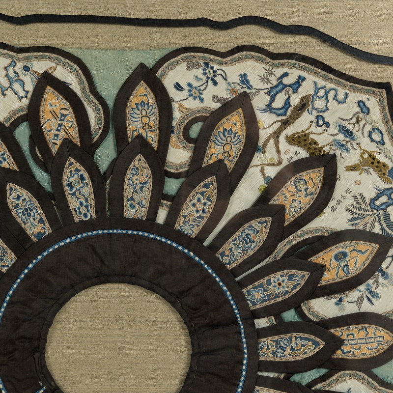 十九世紀 刺綉霞披鏡框 | A Chinese embroidered court apron (xiapei), 19th century - 图3