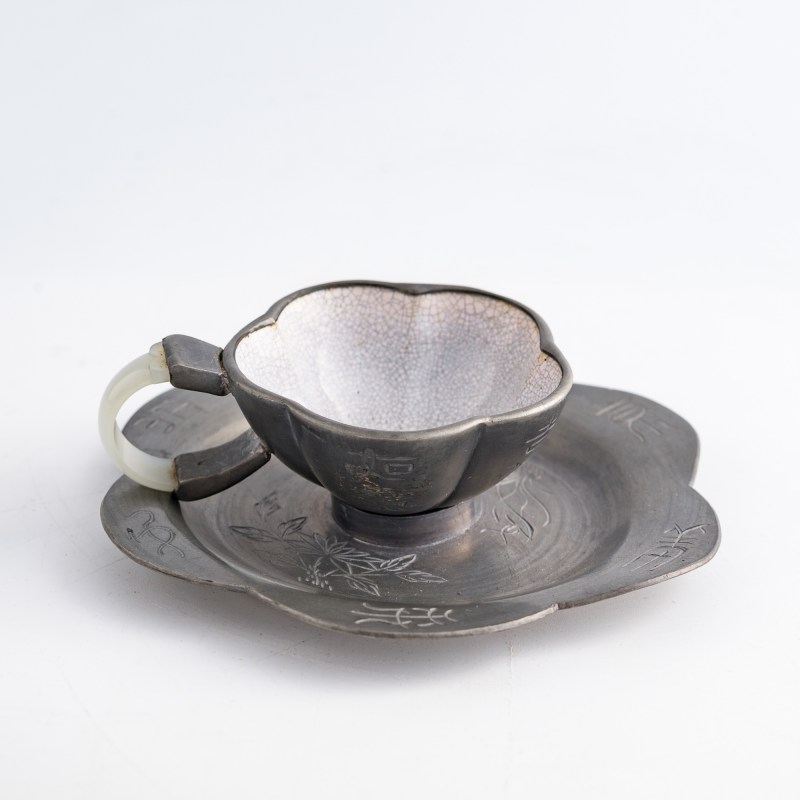 清代/民國 紫砂包錫杯八個 | A collection of Chinese pewter-mounted Yixing cups and trays, Qing/Republic period - 图5
