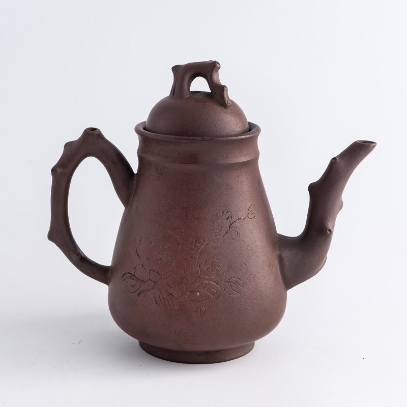 清代/民國 雲石刻、蓮生及彭年款紫砂刻花卉詩文壺 | A Chinese Yixing zisha 'floral' and 'inscription' teapot, Qing dynasty/Republic period