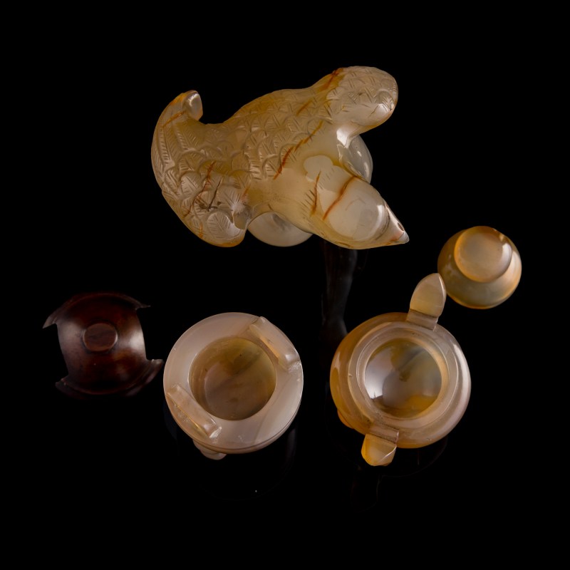 十八/十九世紀 各式瑪瑙三件 | Three assorted Chinese agate objects, 18th/19th century - 图5