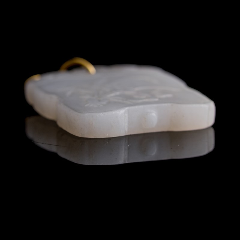 十八世紀 白玉靈仙祝壽牌 | A Chinese white jade 'lingzhi and narcissus' plaque, 18th century - 图7