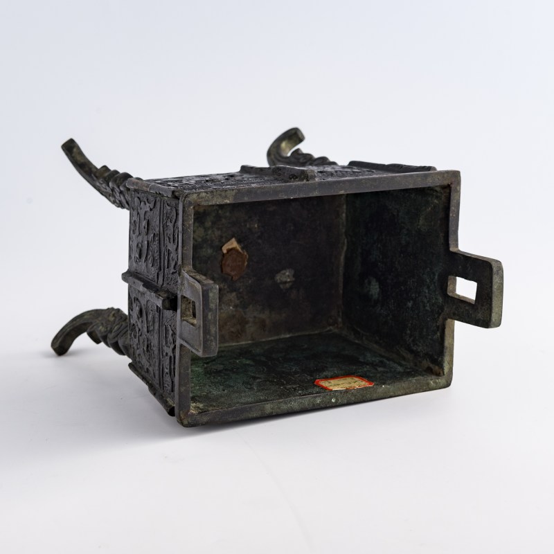 明代 銅方鼎（附硬木座） | A Chinese bronze square ding, Ming dynasty - 图8